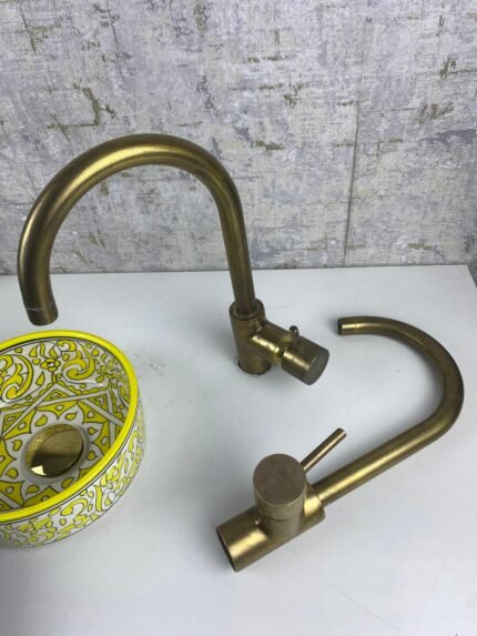 Unlacquered Brass Single Hole Basin Faucet